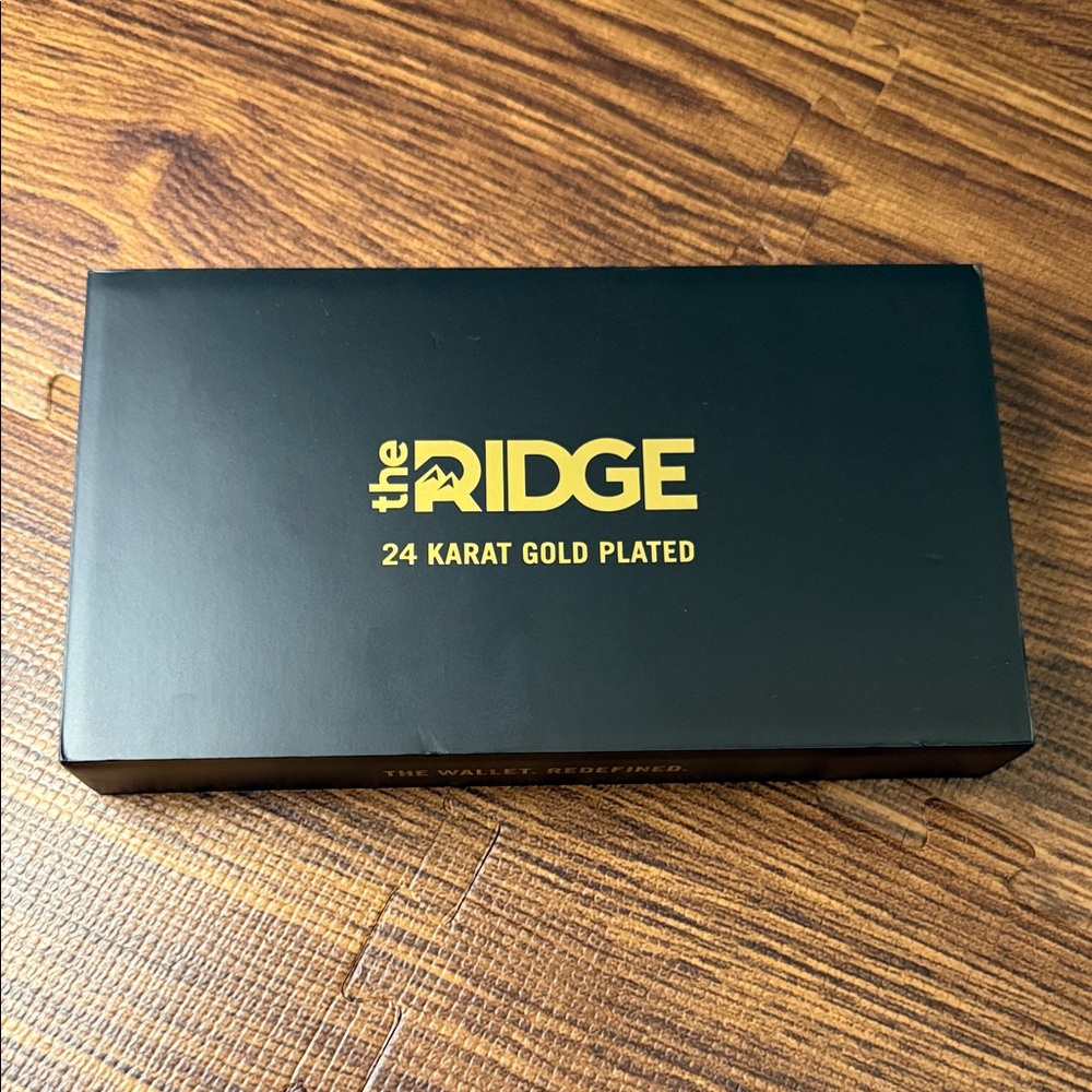 The Ridge Gold Wallet for Men - Picture 6 of 11
